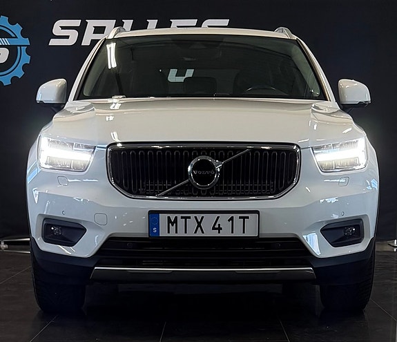 Volvo XC40 4 of 5
