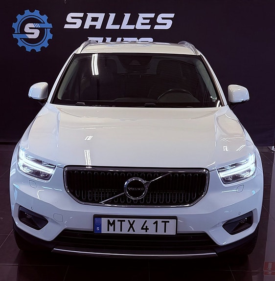 Volvo XC40 3 of 5