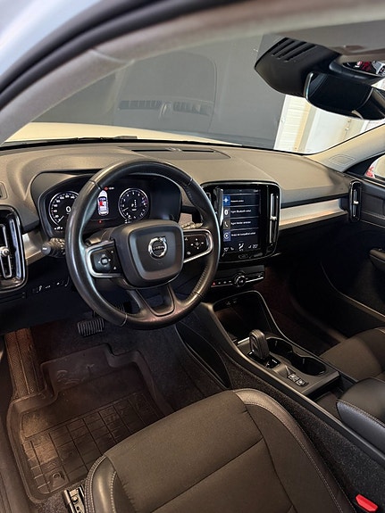 Volvo XC40 17 of 30