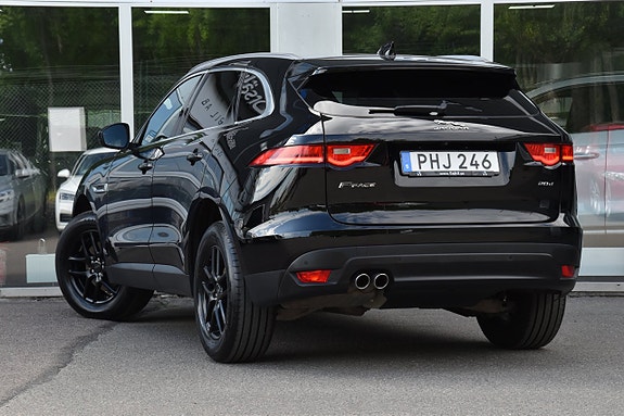Jaguar F-PACE 5 of 5