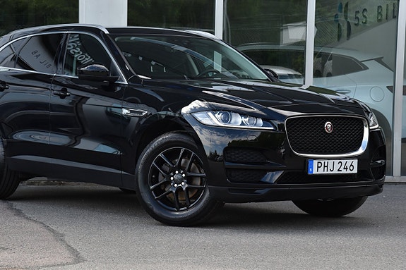 Jaguar F-PACE 3 of 5