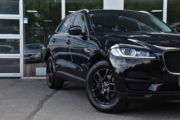 Jaguar F-PACE 4 of 5