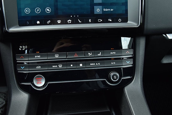 Jaguar F-PACE 18 of 25