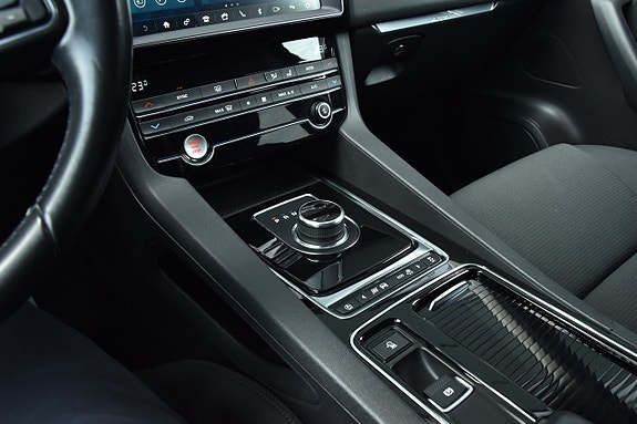 Jaguar F-PACE 17 of 25