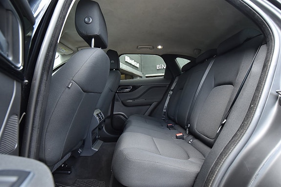 Jaguar F-PACE 12 of 25