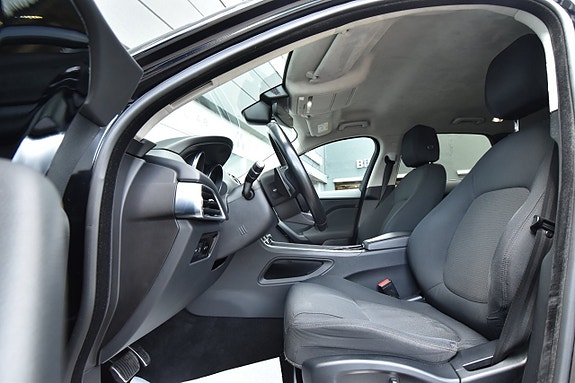 Jaguar F-PACE 11 of 25