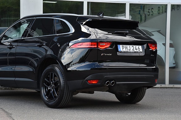 Jaguar F-PACE 6 of 25