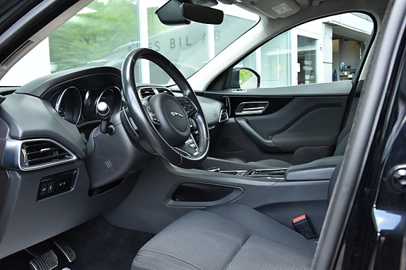 Jaguar F-PACE 10 of 25