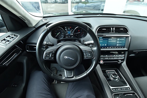 Jaguar F-PACE 16 of 25