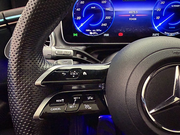 Mercedes-Benz EQS SUV 28 of 30