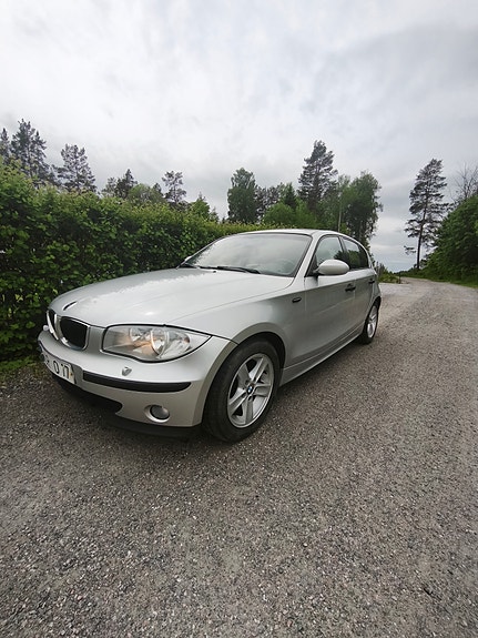 BMW 116i 3 of 5