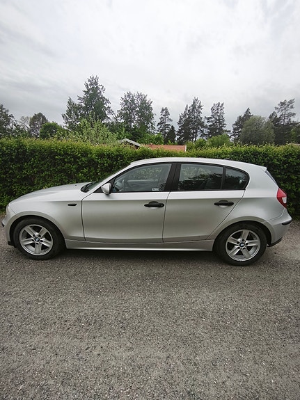 BMW 116i 4 of 5