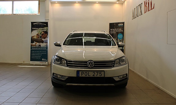 Volkswagen Passat Alltrack 3 of 5