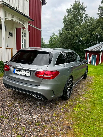 Mercedes-Benz C250 4 of 5