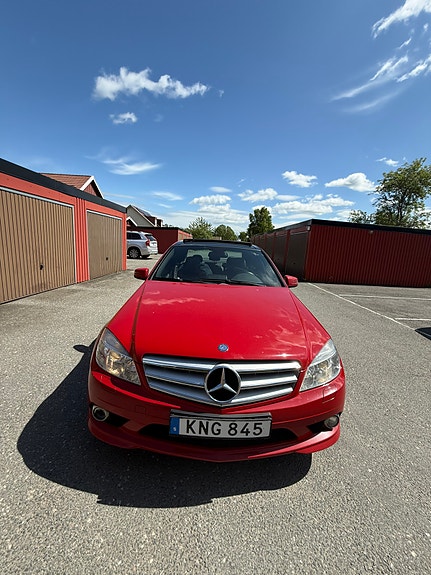 Mercedes-Benz C200 2 of 5