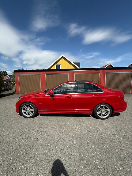 Mercedes-Benz C200 8 of 10