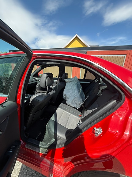 Mercedes-Benz C200 7 of 10