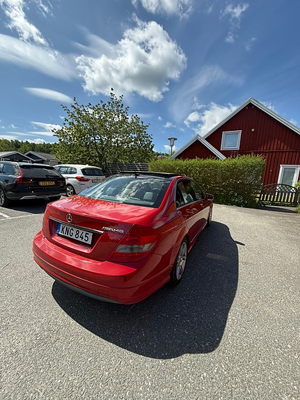 Mercedes-Benz C200 4 of 5