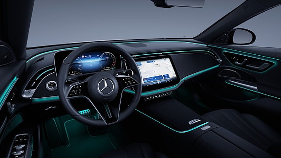 Mercedes-Benz E300 10 of 16