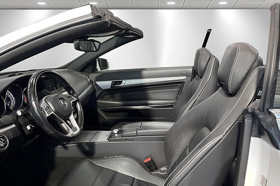 Mercedes-Benz E250 4 of 5