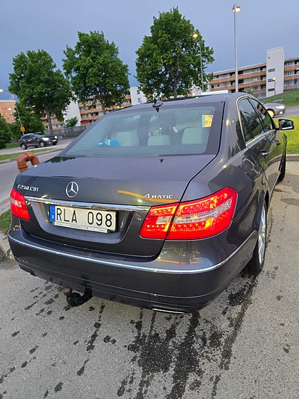 Mercedes-Benz E250 4 of 4