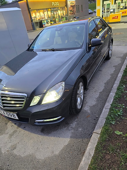 Mercedes-Benz E250 2 of 4