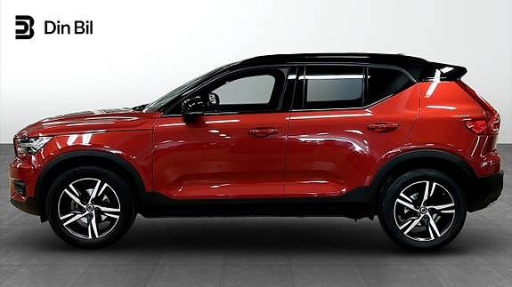 Volvo XC40 2 of 5