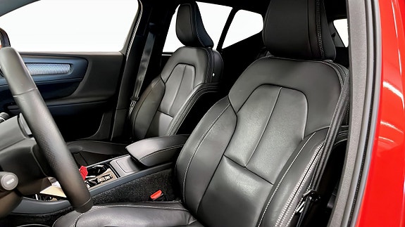 Volvo XC40 8 of 13