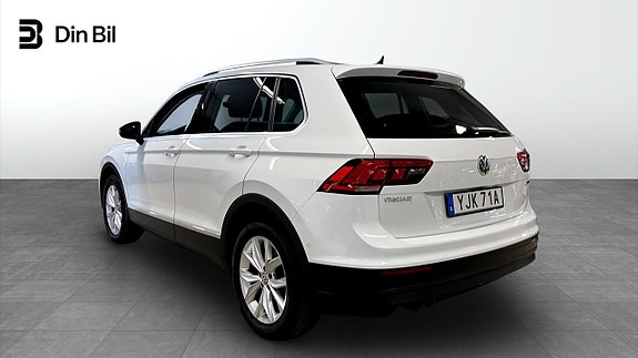 Volkswagen Tiguan 3 of 5