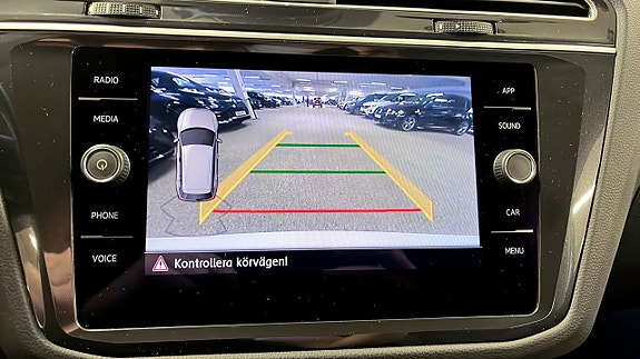 Volkswagen Tiguan 8 of 12