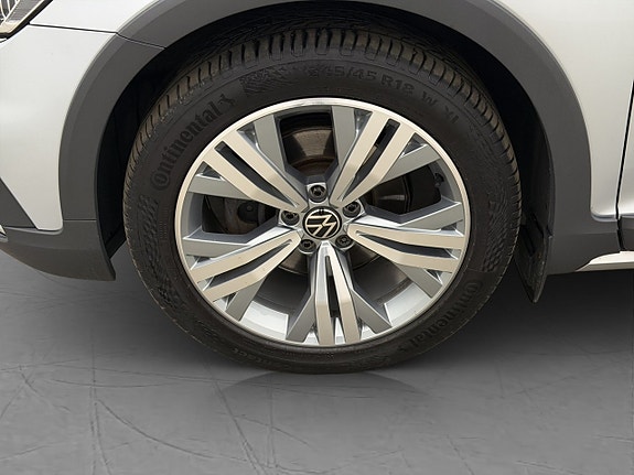 Volkswagen Passat Alltrack 24 of 27