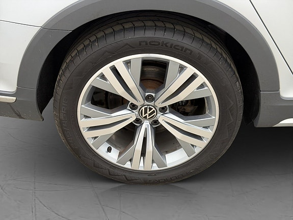 Volkswagen Passat Alltrack 26 of 27