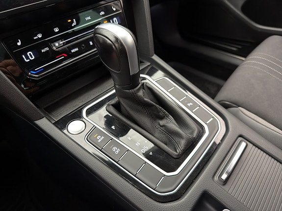Volkswagen Passat Alltrack 17 of 27