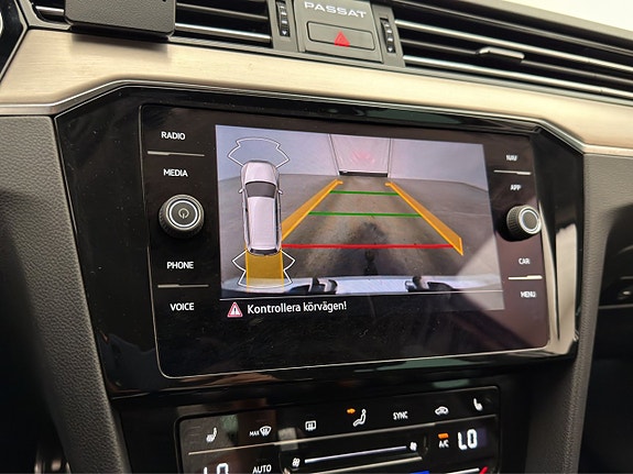 Volkswagen Passat Alltrack 22 of 27