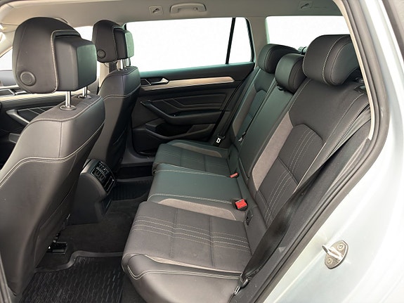 Volkswagen Passat Alltrack 13 of 27