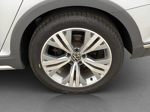 Volkswagen Passat Alltrack 25 of 27