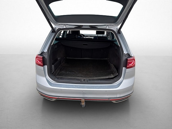 Volkswagen Passat Alltrack 9 of 27
