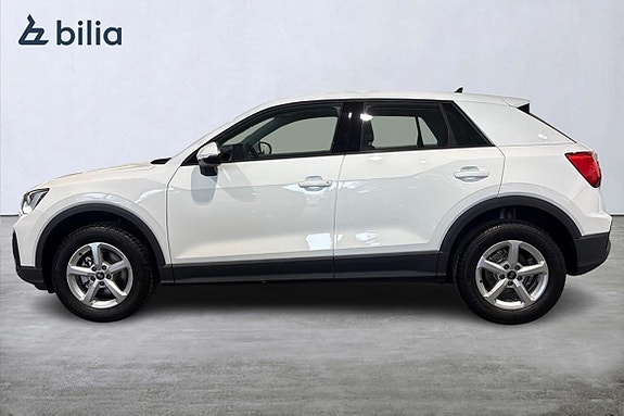 Audi Q2 2 of 5