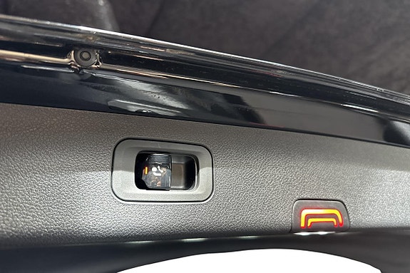 Mercedes-Benz E300 e 17 of 26