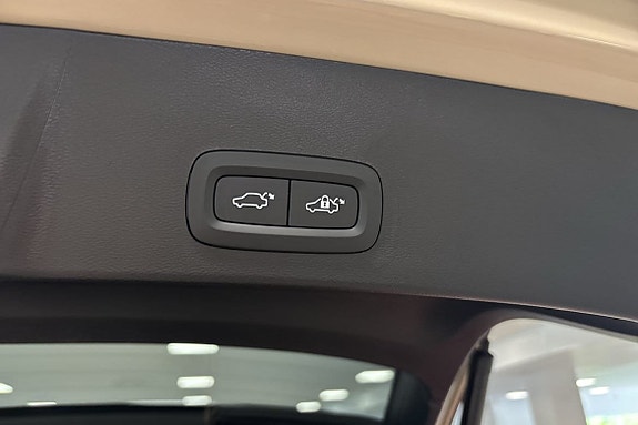 Volvo EX40 8 of 11