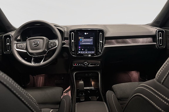 Volvo EX40 5 of 11