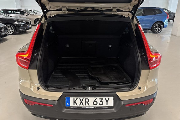 Volvo EX40 7 of 11