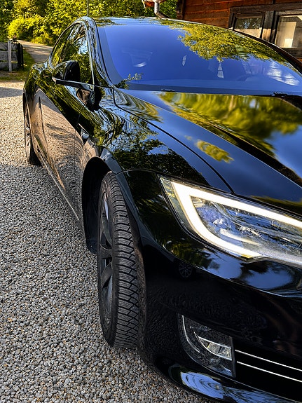 Tesla Model S 10 of 12