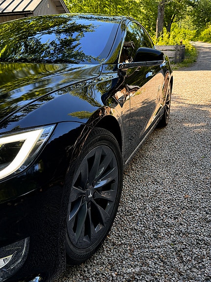 Tesla Model S 12 of 12