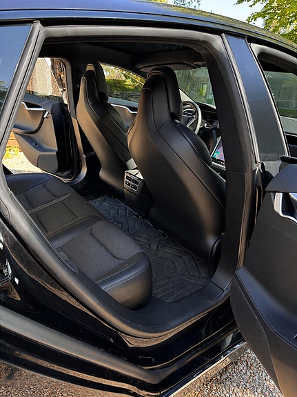 Tesla Model S 5 of 12