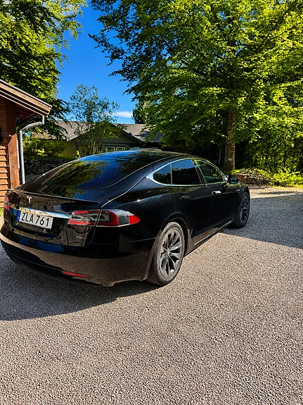 Tesla Model S 2 of 12