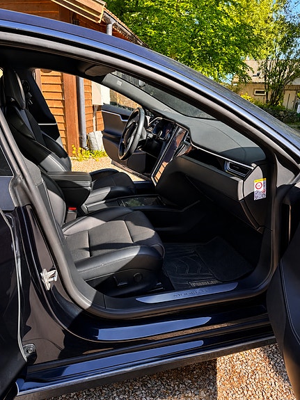 Tesla Model S 3 of 12