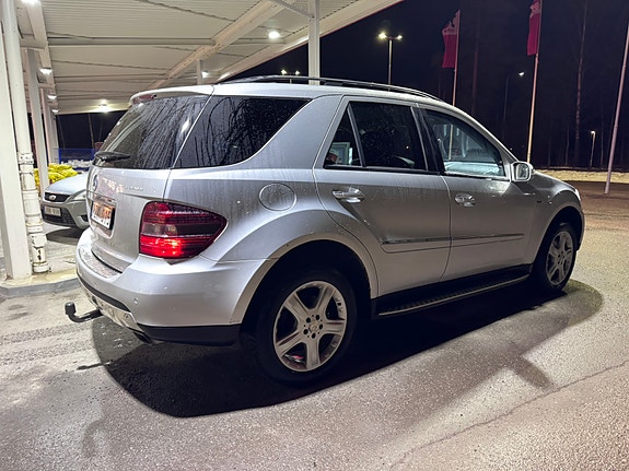 Mercedes-Benz ML320 5 of 5