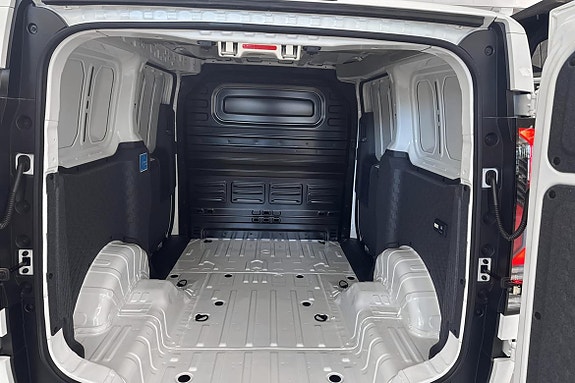 Kia PV5 6 of 17