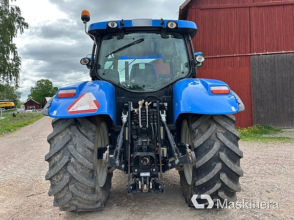 Traktor New Holland T6070 med lastare 4 of 22